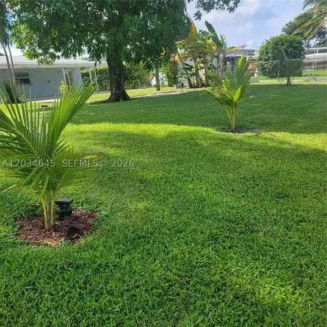 1211 NW 87th Way Pembroke Pines FL 33024