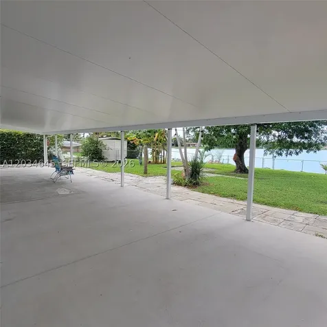 1211 NW 87th Way Pembroke Pines FL 33024