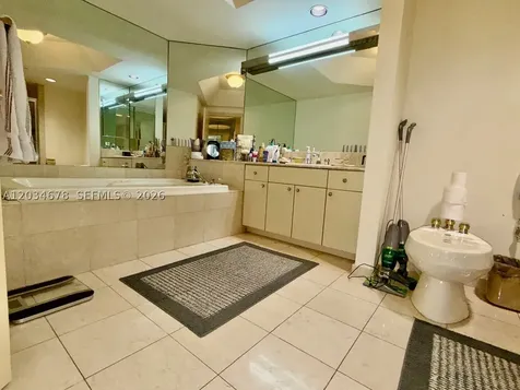 2000 Island Boulevard Aventura FL 33160