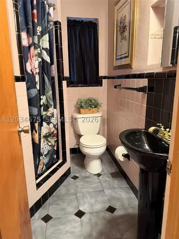 29-33 SE 4th Dania Beach FL 33004