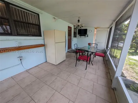 29-33 SE 4th Dania Beach FL 33004