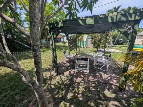 29-33 SE 4th Dania Beach FL 33004