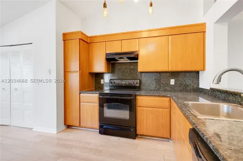 104 NW 98th Terrace Plantation FL 33324