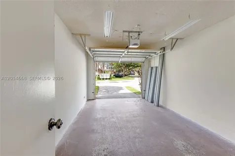 104 NW 98th Terrace Plantation FL 33324
