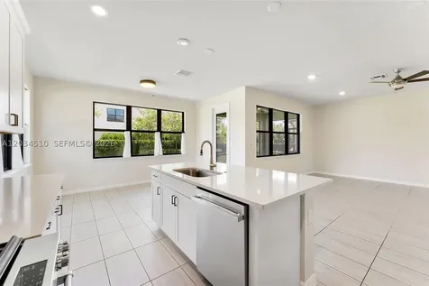 2485 Primrose Place Oakland Park FL 33309