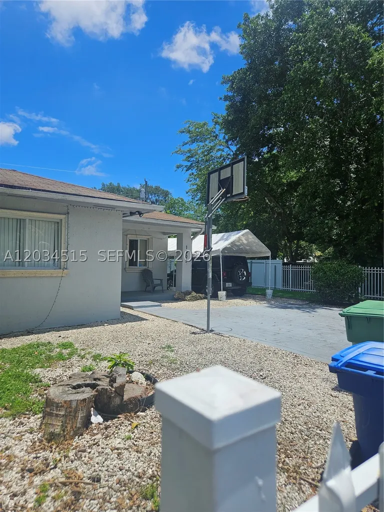 1905 NW 113th Terrace Miami FL 33167