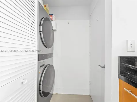 253 NE 2nd Street Miami FL 33132