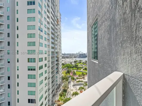 253 NE 2nd Street Miami FL 33132