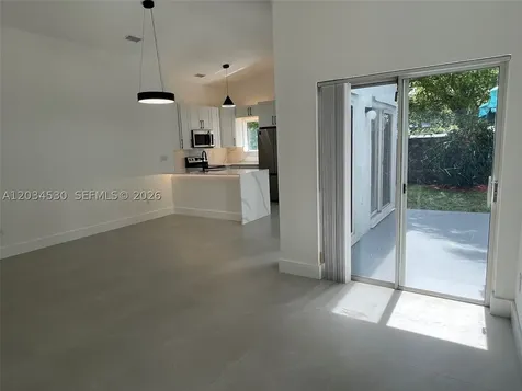 3325 NW 79th Way Davie FL 33024