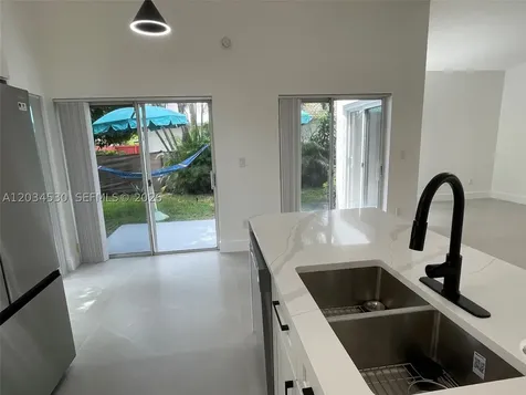 3325 NW 79th Way Davie FL 33024