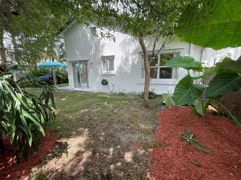 3325 NW 79th Way Davie FL 33024