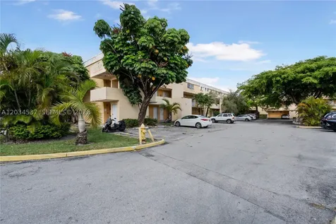 9371 Fontainebleau Boulevard Miami FL 33172