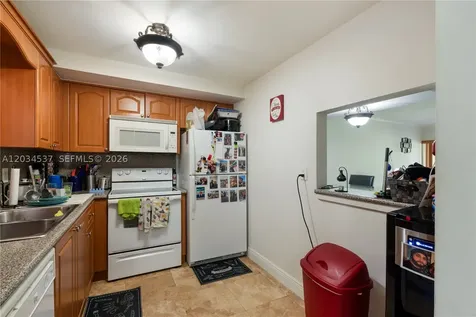 9371 Fontainebleau Boulevard Miami FL 33172