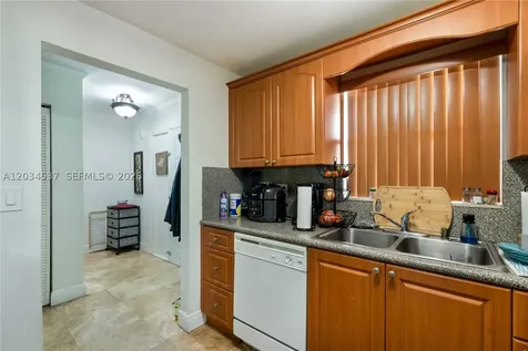 9371 Fontainebleau Boulevard Miami FL 33172