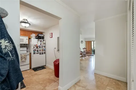9371 Fontainebleau Boulevard Miami FL 33172