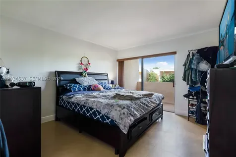 9371 Fontainebleau Boulevard Miami FL 33172