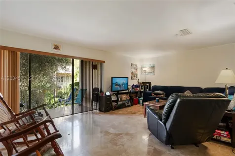 9371 Fontainebleau Boulevard Miami FL 33172