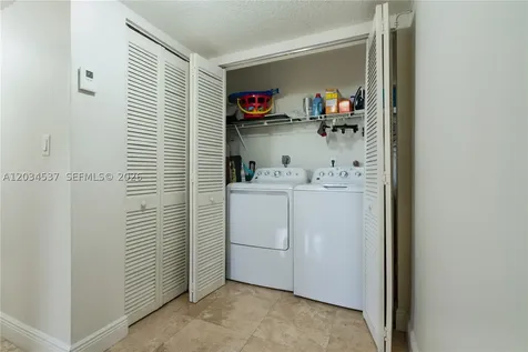 9371 Fontainebleau Boulevard Miami FL 33172