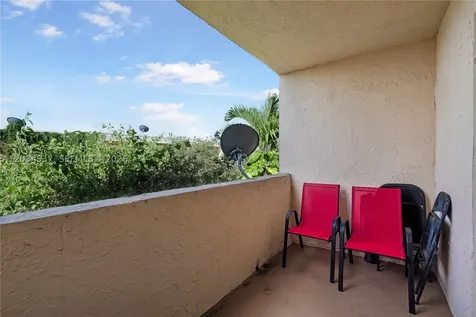 9371 Fontainebleau Boulevard Miami FL 33172