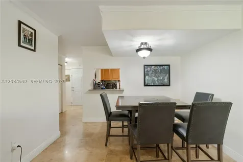 9371 Fontainebleau Boulevard Miami FL 33172