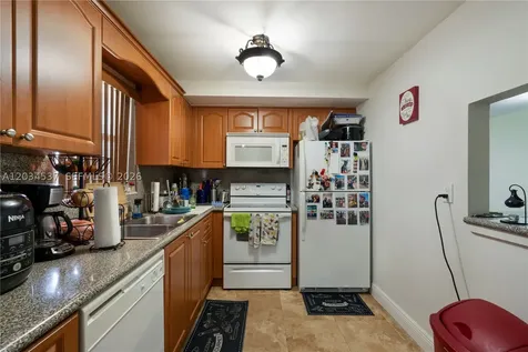 9371 Fontainebleau Boulevard Miami FL 33172