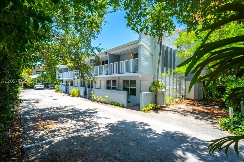 3025 Mary Street Miami FL 33133