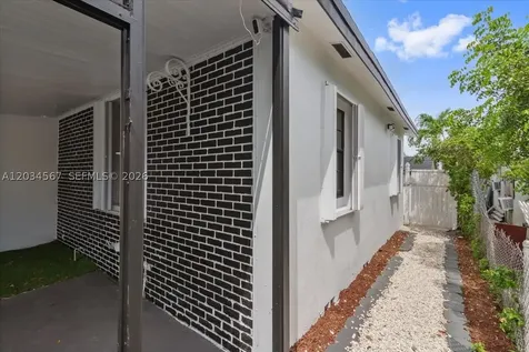 1409 NW 44th Street Miami FL 33142