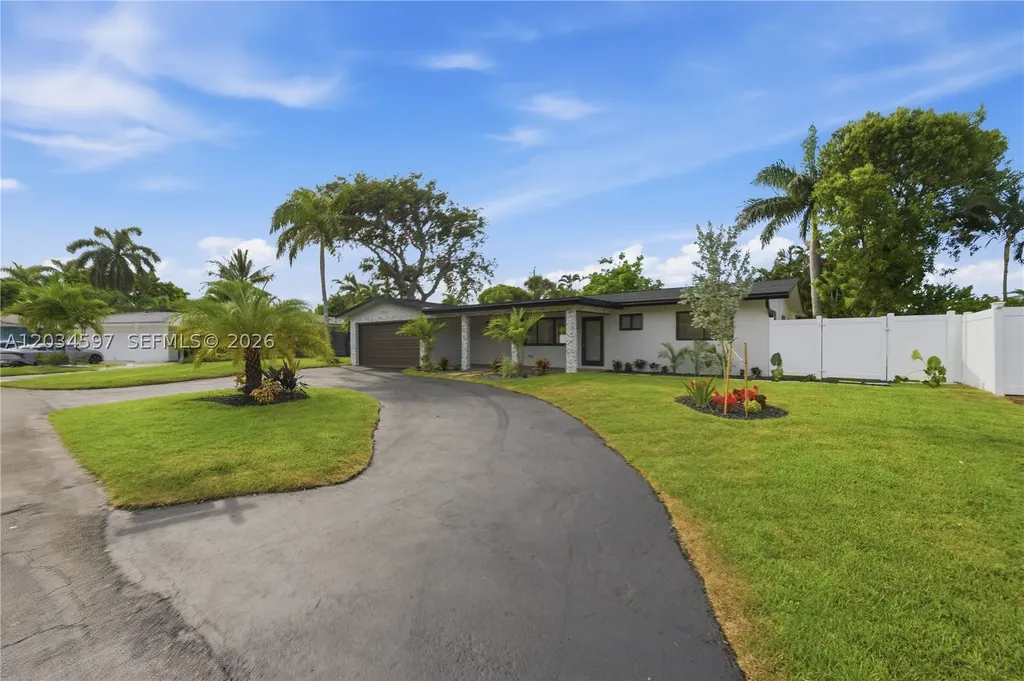 2731 NE 52nd Street Lighthouse Point FL 33064