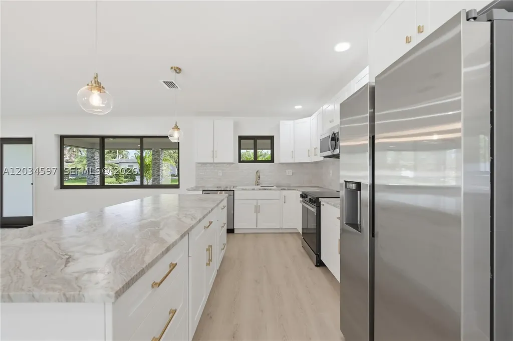 2731 NE 52nd Street Lighthouse Point FL 33064
