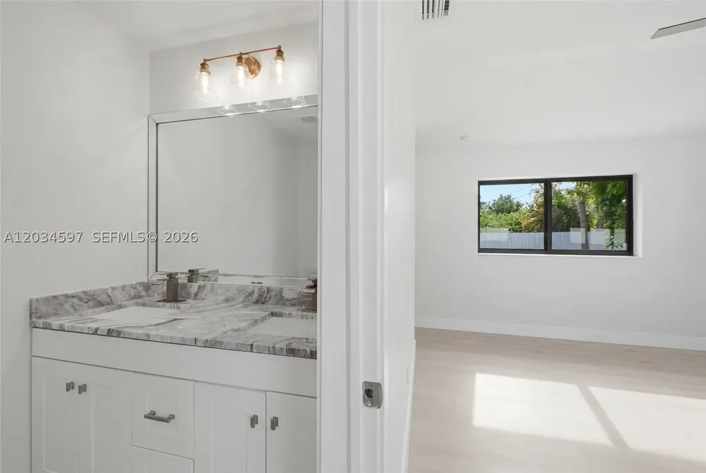 2731 NE 52nd Street Lighthouse Point FL 33064