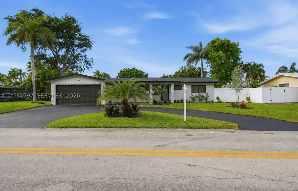 2731 NE 52nd Street Lighthouse Point FL 33064