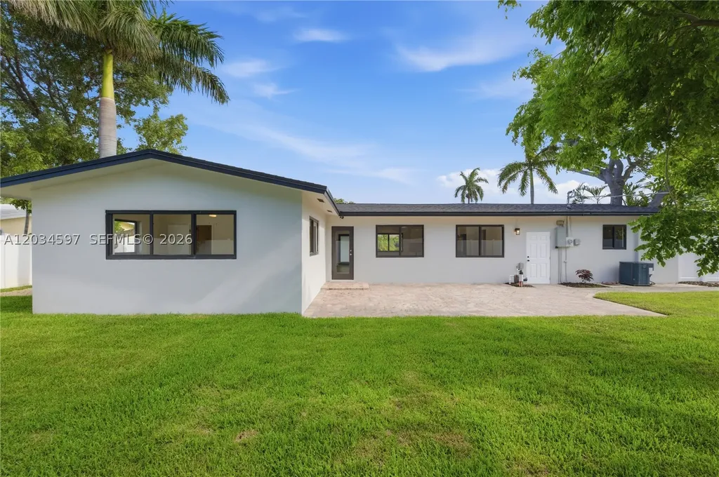 2731 NE 52nd Street Lighthouse Point FL 33064