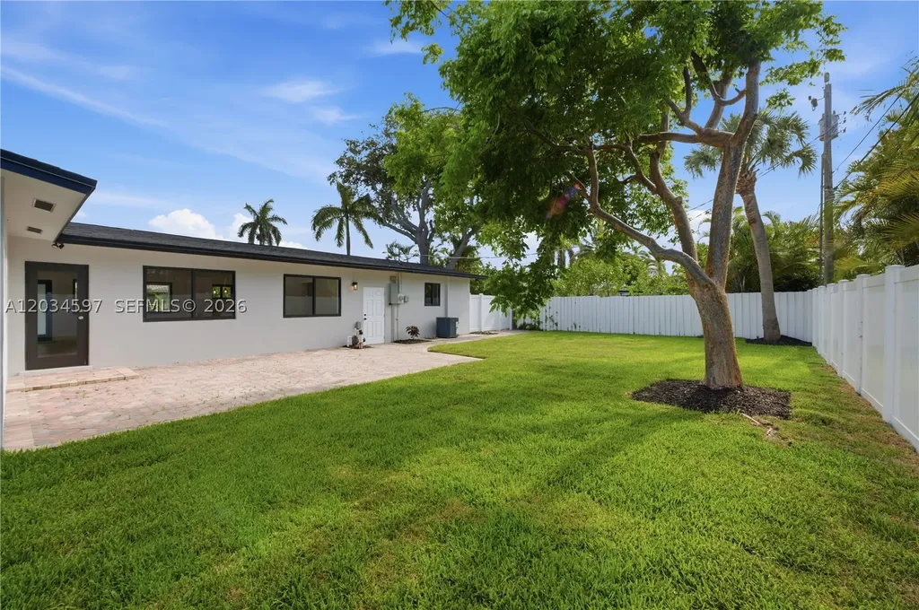 2731 NE 52nd Street Lighthouse Point FL 33064