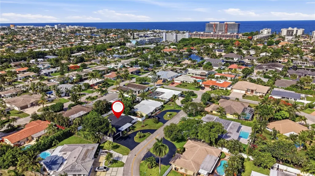 2731 NE 52nd Street Lighthouse Point FL 33064