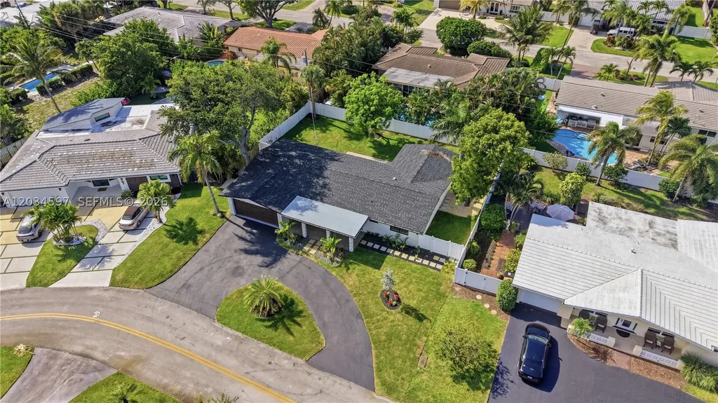 2731 NE 52nd Street Lighthouse Point FL 33064