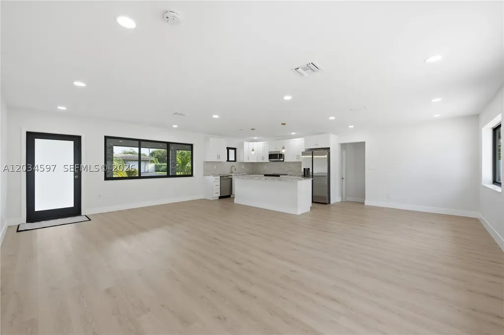 2731 NE 52nd Street Lighthouse Point FL 33064