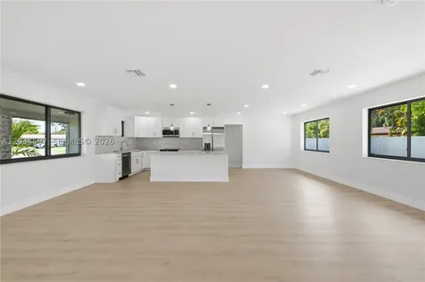 2731 NE 52nd Street Lighthouse Point FL 33064