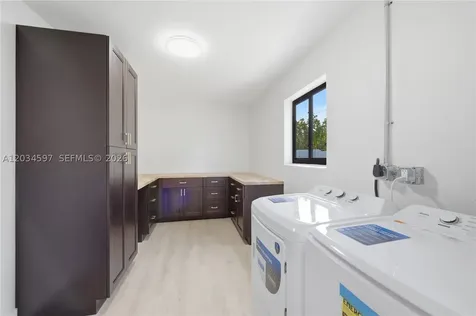 2731 NE 52nd Street Lighthouse Point FL 33064