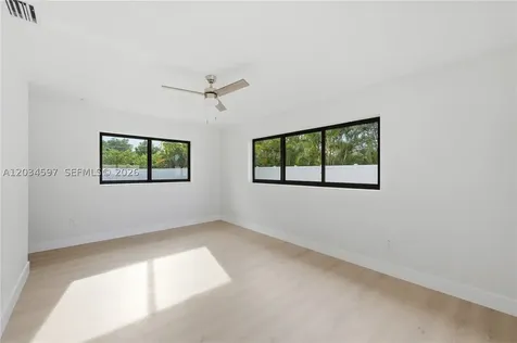 2731 NE 52nd Street Lighthouse Point FL 33064