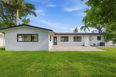 2731 NE 52nd Street Lighthouse Point FL 33064