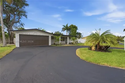 2731 NE 52nd Street Lighthouse Point FL 33064