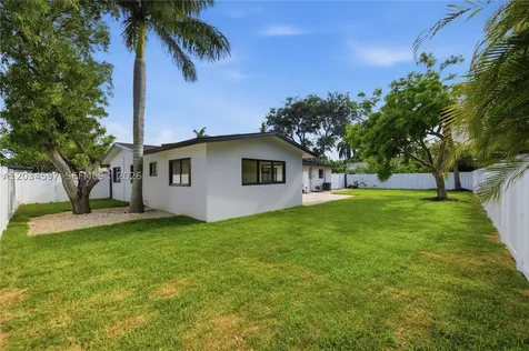 2731 NE 52nd Street Lighthouse Point FL 33064