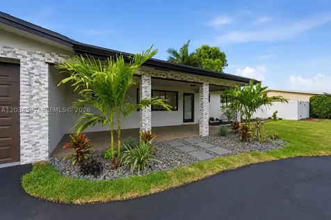 2731 NE 52nd Street Lighthouse Point FL 33064