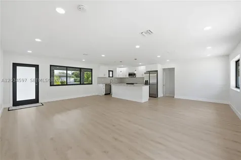 2731 NE 52nd Street Lighthouse Point FL 33064