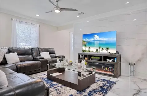 2735 Dewey Street Hollywood FL 33020