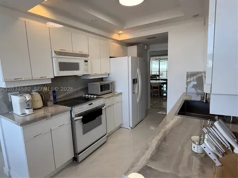 2000 Island Boulevard Aventura FL 33160