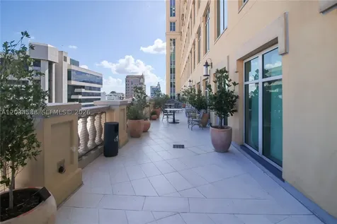 121 Alhambra Circle Coral Gables FL 33134