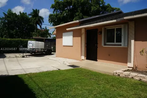 67 NE 13th Street Homestead FL 33030