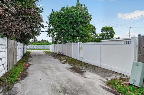 1901 N 56th Avenue Hollywood FL 33021