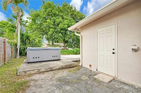 4431 NW 36th Court Lauderdale Lakes FL 33319